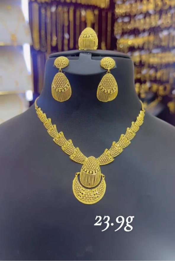 Elegant 21K Gold Teardrop Pendant Necklace & Earring Set – 23.9g