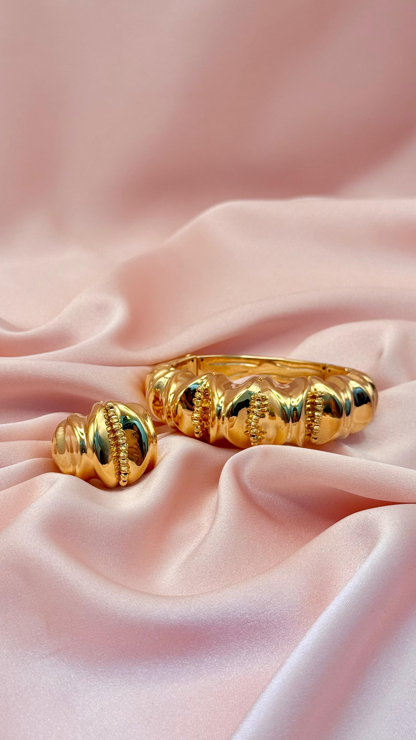 Roma Collection – 18K Gold Ring & Bangle (17.2g)