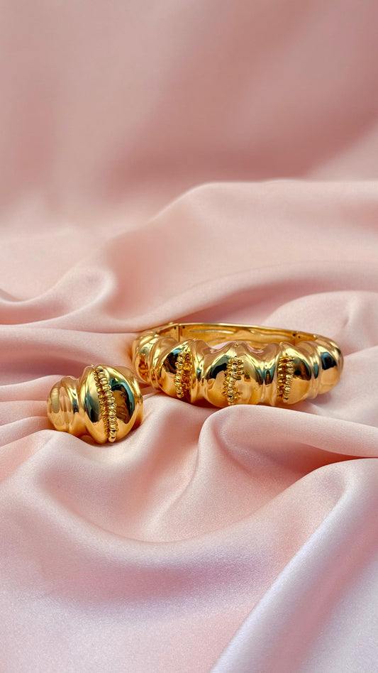 Roma Collection – 18K Gold Ring & Bangle (17.2g)