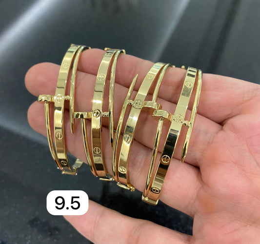 Lusso – 18K Gold Screw Motif Bangle (9.5g)