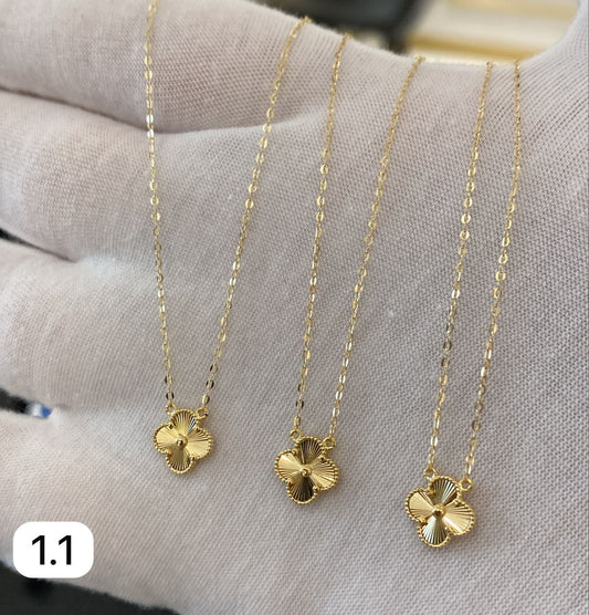 Petalo Collection – 18K Gold Floral Pendant Necklace (1.1g)