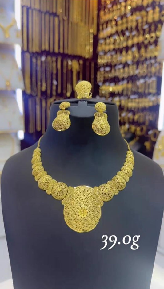 Bold 21K Gold Textured Medallion Necklace & Earring Set – 39.0g