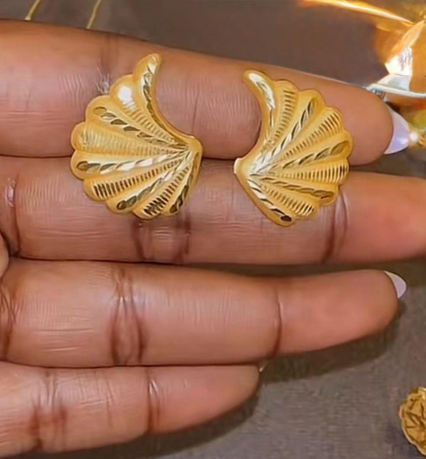 21K Gold Shell Stud Earrings 4 g