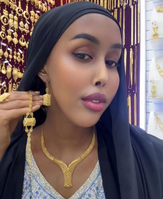 Geometric Barrel 21K Bahrain Necklace Set (36.48g)