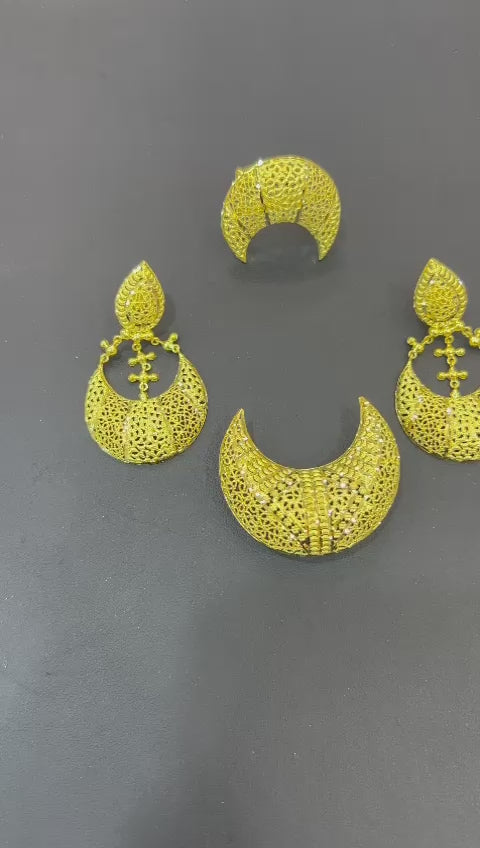 21k- Indian pendant set 22.1 Grams