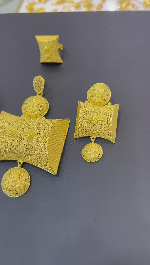 21k- Indian pendant set 45.8 Grams