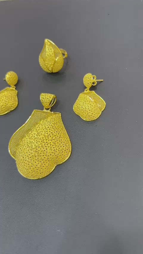 21k- Indian pendant set 36 Grams