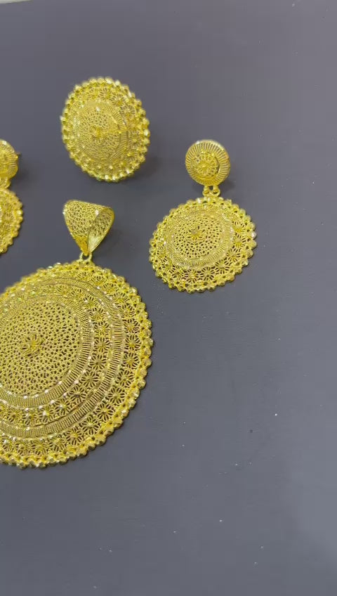 21k- Indian pendant set 51.1 Grams
